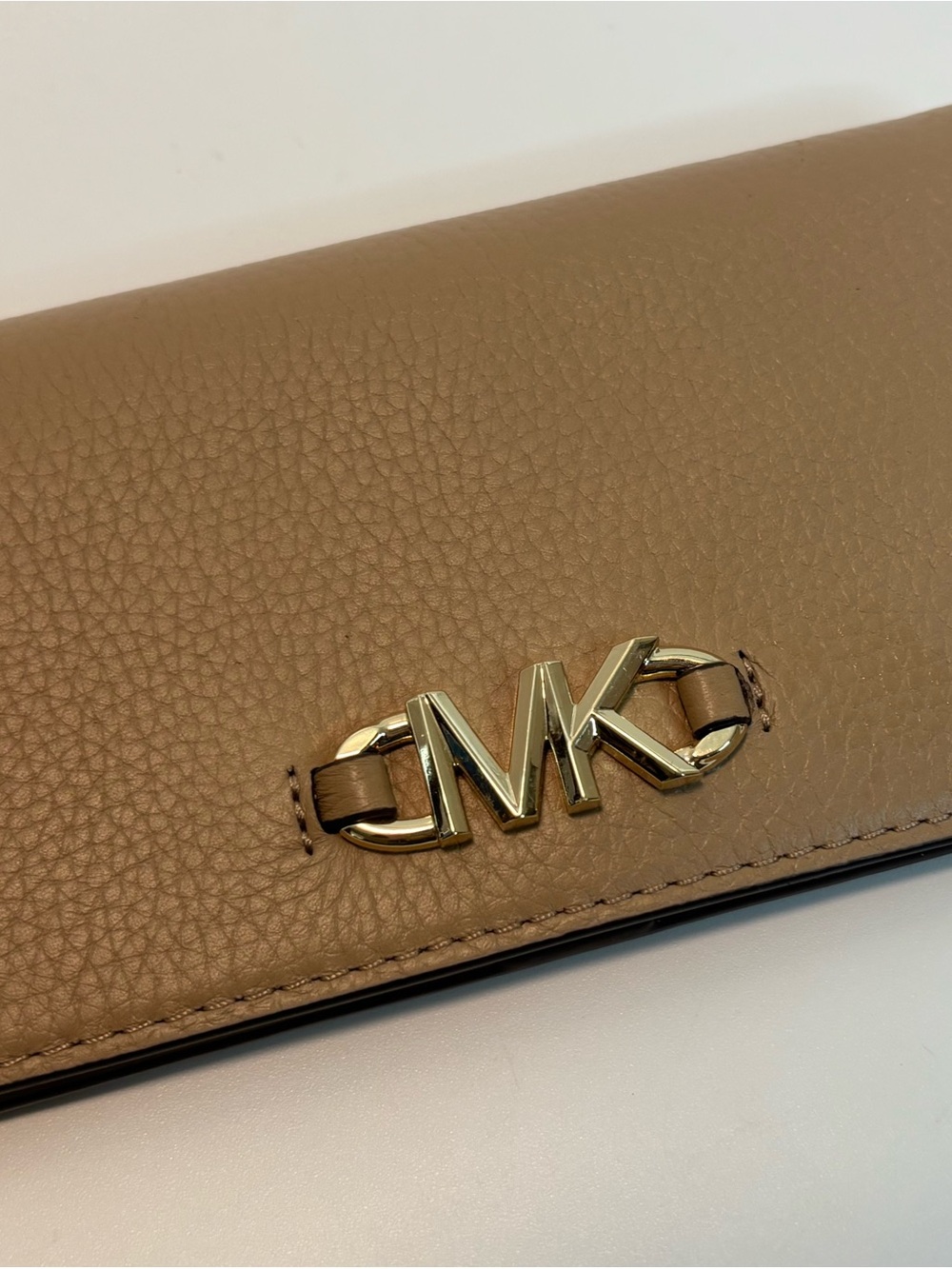 MICHAEL KORS ($158) Izzy Large Slim Wallet in Camel Pebbled Leather (Retail)